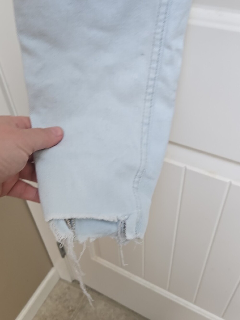 Old Navy Women's Light Blue Extra HighRise Cropped Distressed Jeans 360 Stretch - Picture 7 of 9
